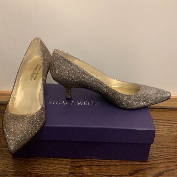 Stuart Weitzman heels that look gold or silver depending on the light - Picture 6 of 8